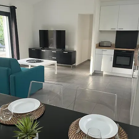 La Rapha'elle Nyaraló *